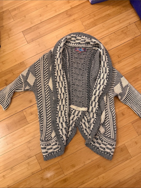 Selfie Couture Sweaters - Open Front Shawl-Collar Cardigan Sweater in Cream and Black